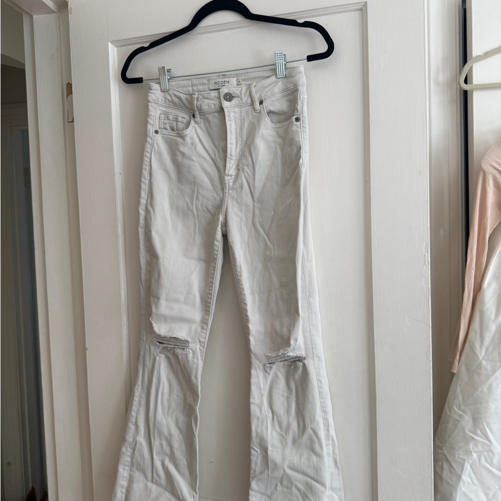 Stylish White Distressed Women Jeans